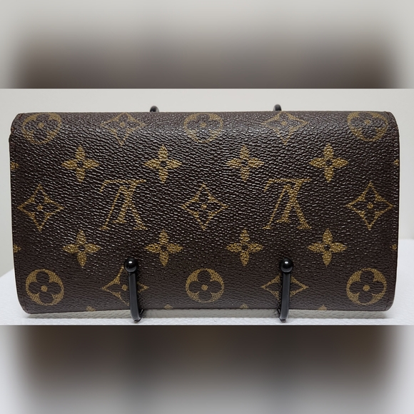 LOUIS VUITTON Portefeiulle Sarah Long Bifold Monogram Wallet - Picture 4 of 16